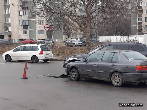 Джип не спази знак “Стоп“ и предизвика катастрофа
