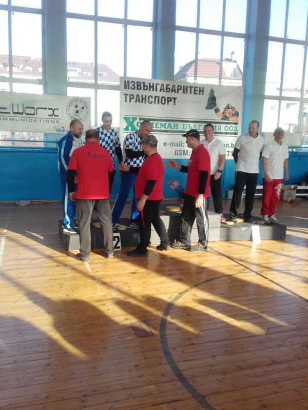 Първо състезание и първа купа за годината спечелиха “Раптор Арчери“