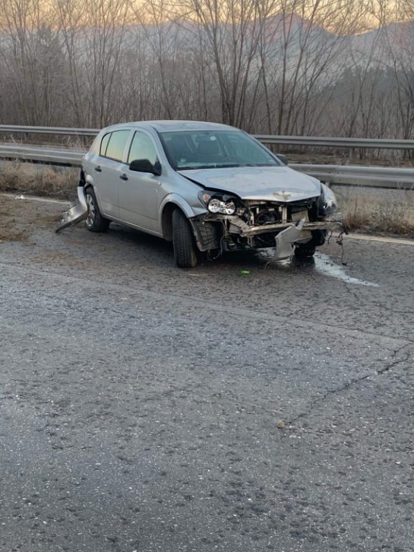 Заради заледен път, 4 катастрофи за 10 минути на пътя Казанлък-Стара Загора