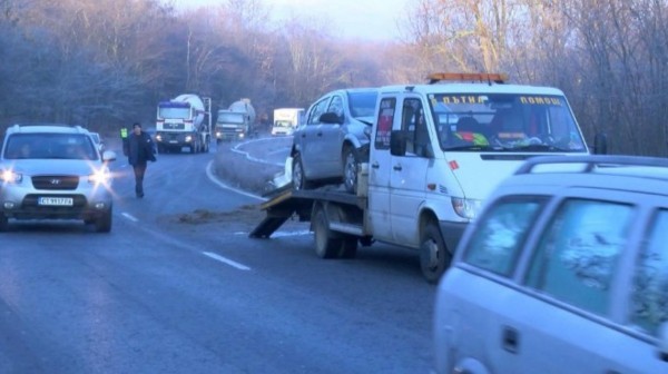 Заради заледен път, 4 катастрофи за 10 минути на пътя Казанлък-Стара Загора