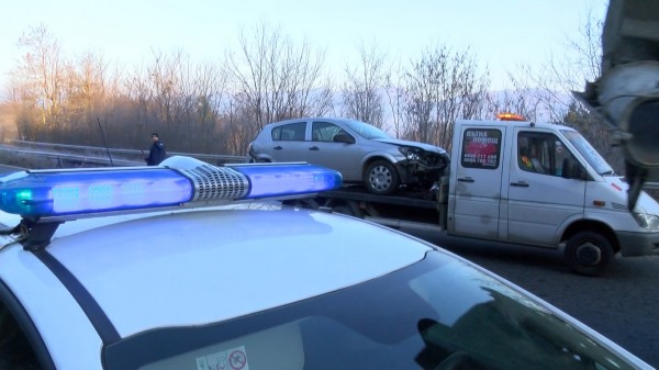 Заради заледен път, 4 катастрофи за 10 минути на пътя Казанлък-Стара Загора