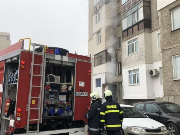 Пожар горя в блок в Източното