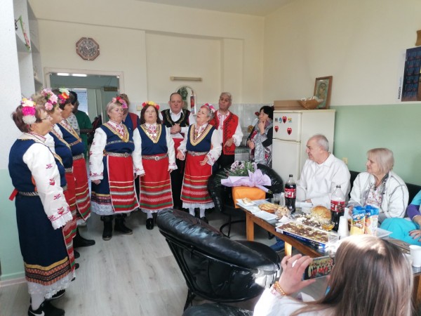 АГ отделението се сдоби и с нов електрокардиограф на празника си