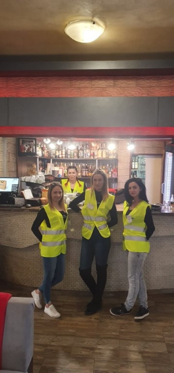 И в Казанлък облякоха жълти жилетки в знак на протест