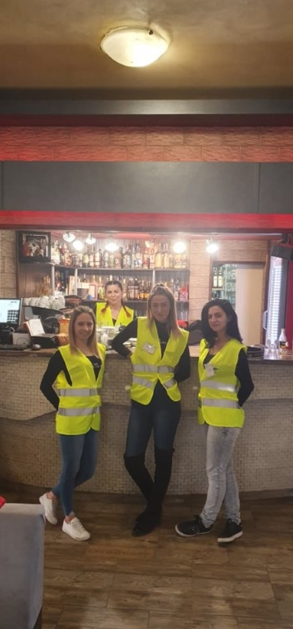 И в Казанлък облякоха жълти жилетки в знак на протест