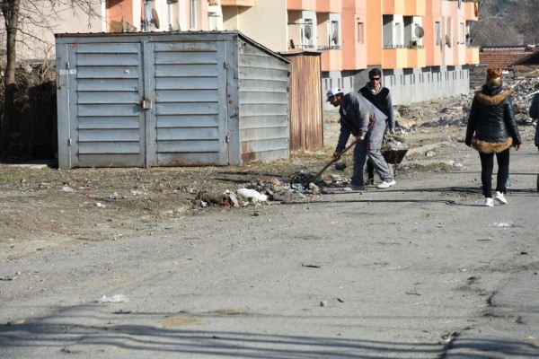 Ромите от “Кармен“ започнаха да чистят