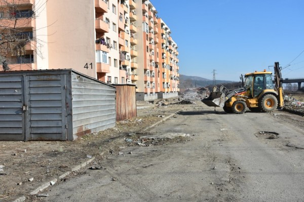 Ромите от “Кармен“ започнаха да чистят