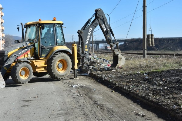 Ромите от “Кармен“ започнаха да чистят