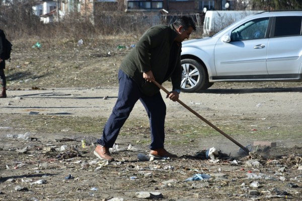 Ромите от “Кармен“ започнаха да чистят
