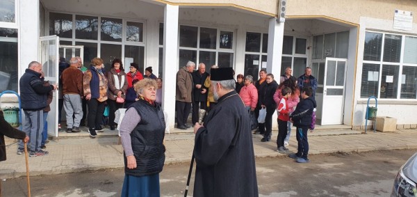 Митрополит Киприан посети Потопената църква на язовир Копринка