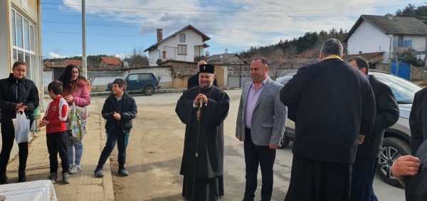 Митрополит Киприан посети Потопената църква на язовир Копринка