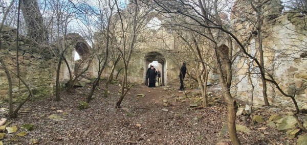 Митрополит Киприан посети Потопената църква на язовир Копринка