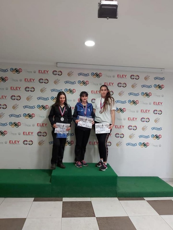 Пълен комплект медали за казанлъчанката Симона Милева