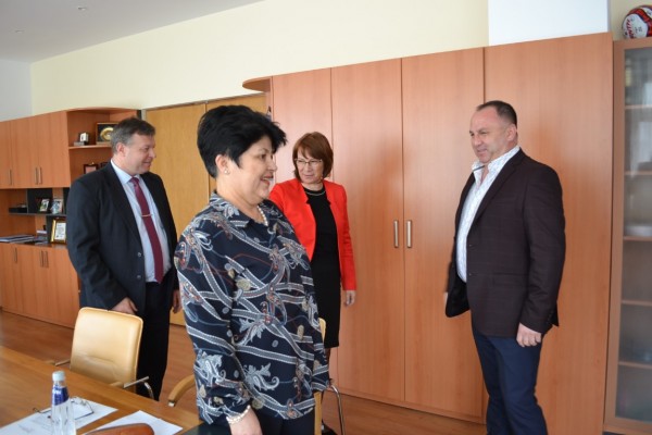 Среща между кметовете на Казанлък и Павел баня в търсене на подкрепа за казанлъшката болница