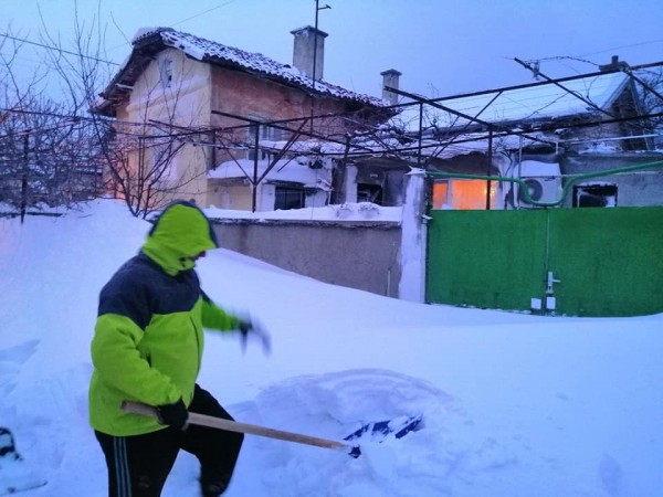 Град Шипка се възстановява след снежния капан