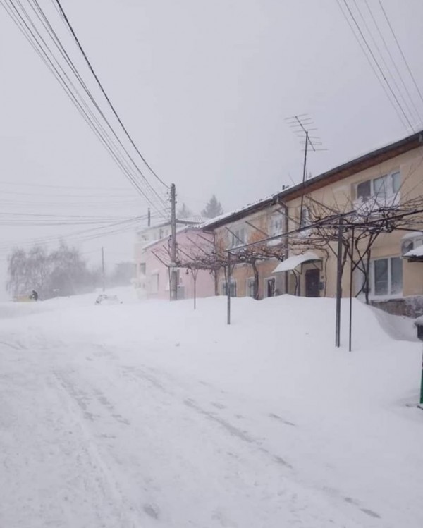 Град Шипка се възстановява след снежния капан