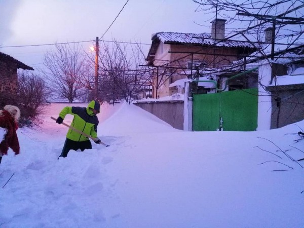 Град Шипка се възстановява след снежния капан