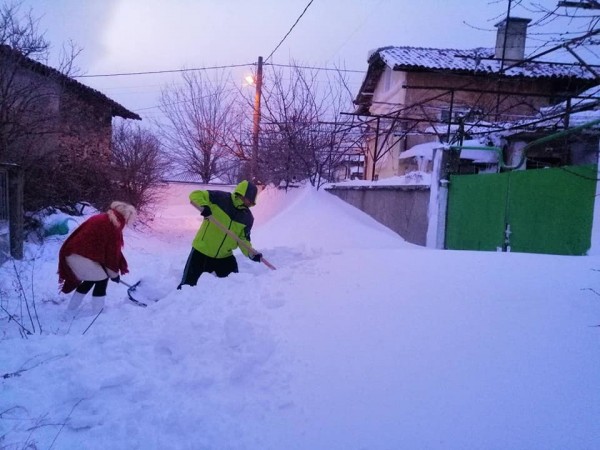 Град Шипка се възстановява след снежния капан