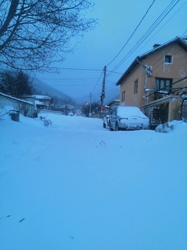 Град Шипка се възстановява след снежния капан