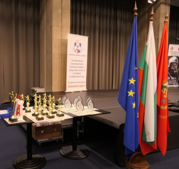 Инспектор Велизар Михов с награда от “Пожарникар на годината“