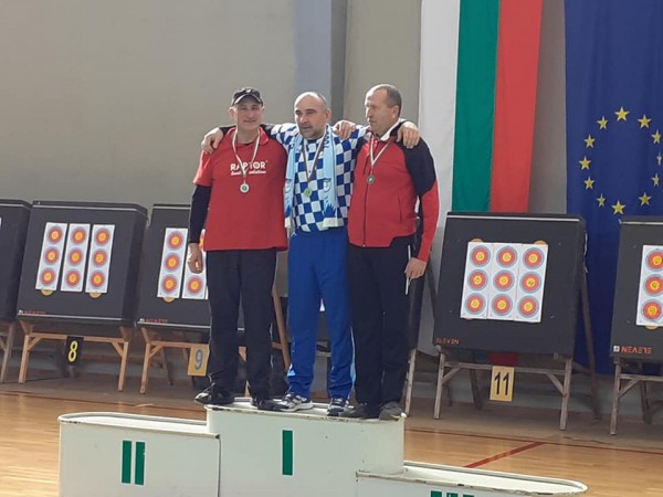 “Раптор арчери“ на върха на почетната стълбичка