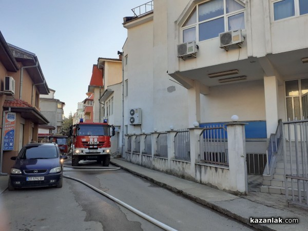 Запали се офис-сграда в Казанлък