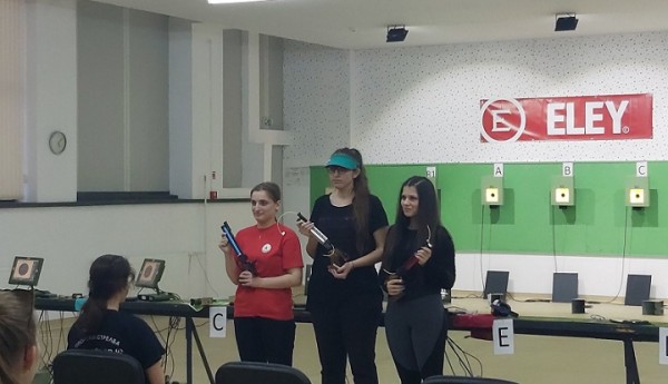 Симона Милева е държавен шампион по спортна стрелба