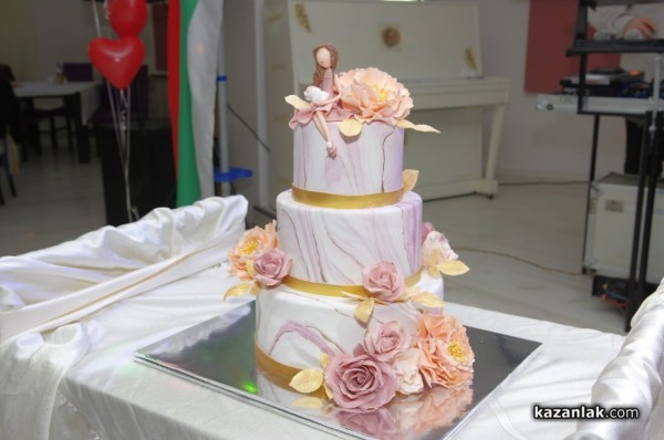 Казанлъчанка откупи торта от благотворителен търг и я подари на СНЦ “Бъдеще за децата“