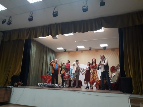 Учители и ученици от “Антим“ заедно на сцената. Представиха мюзикъла „Криворазбраната цивилизация“