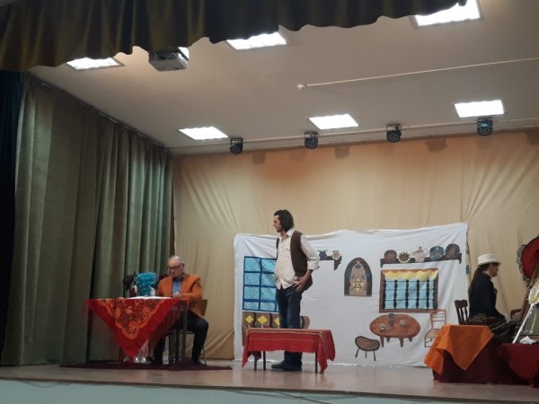 Учители и ученици от “Антим“ заедно на сцената. Представиха мюзикъла „Криворазбраната цивилизация“