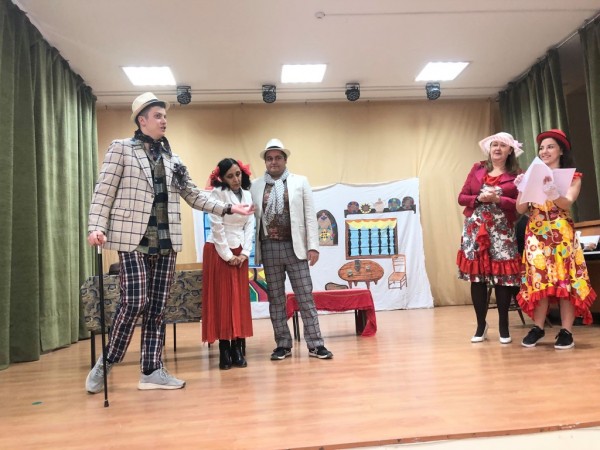 Учители и ученици от “Антим“ заедно на сцената. Представиха мюзикъла „Криворазбраната цивилизация“