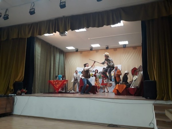 Учители и ученици от “Антим“ заедно на сцената. Представиха мюзикъла „Криворазбраната цивилизация“