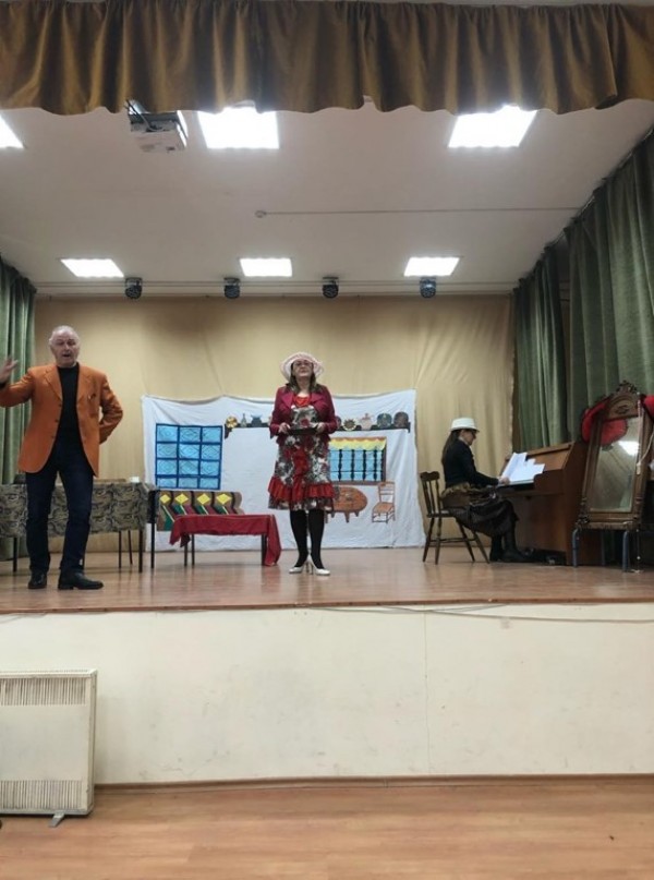 Учители и ученици от “Антим“ заедно на сцената. Представиха мюзикъла „Криворазбраната цивилизация“