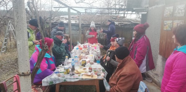 Планинари - “Зарезанци“ празнуваха подобаващо - и с поход, и с вино