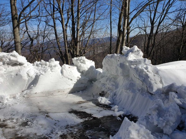 Започна ударно почистване на снега за Националния празник
