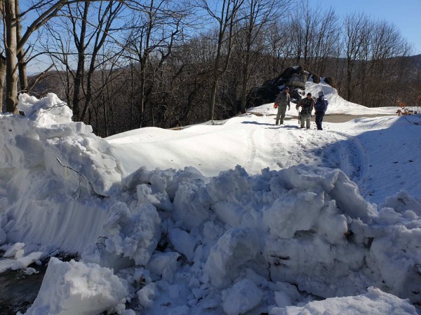 Започна ударно почистване на снега за Националния празник