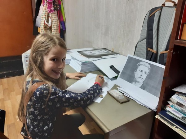 Малки художници рисуваха Апостола