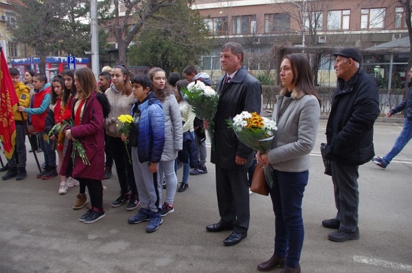 Признателни казанлъчани се поклониха пред делото на Апостола на свободата