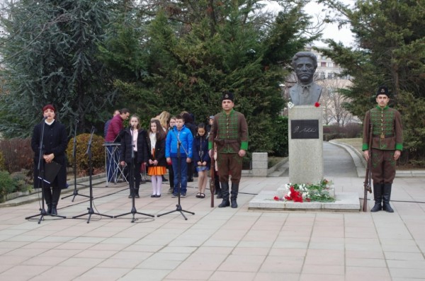 Признателни казанлъчани се поклониха пред делото на Апостола на свободата