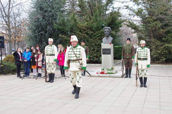 Признателни казанлъчани се поклониха пред делото на Апостола на свободата