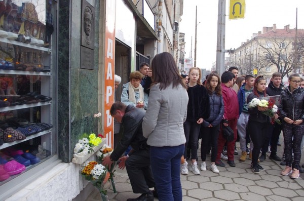 Признателни казанлъчани се поклониха пред делото на Апостола на свободата