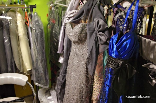 Стенли за трети път помага на абитуриенти в нужда