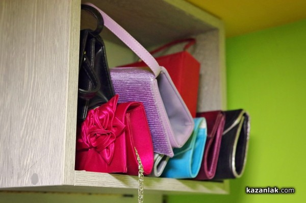 Стенли за трети път помага на абитуриенти в нужда