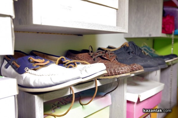 Стенли за трети път помага на абитуриенти в нужда