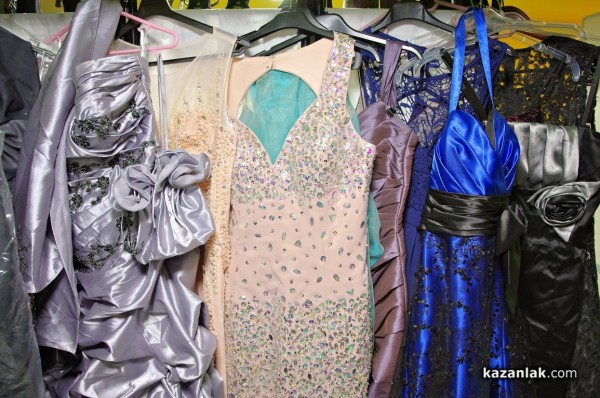 Стенли за трети път помага на абитуриенти в нужда