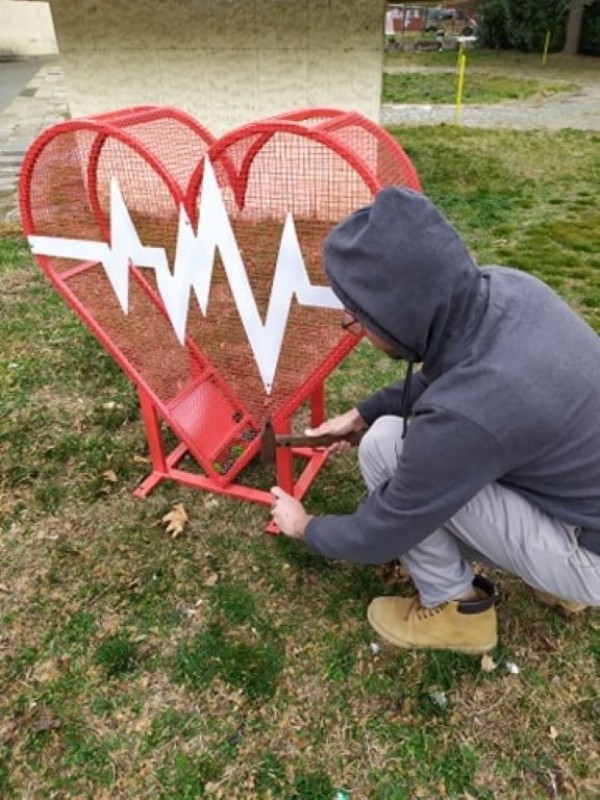 Поставиха второ сърце за кампанията “Капачки за Kазанлък“