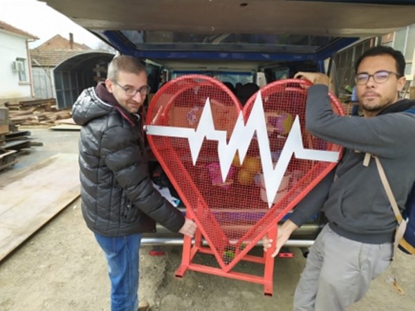 Поставиха второ сърце за кампанията “Капачки за Kазанлък“