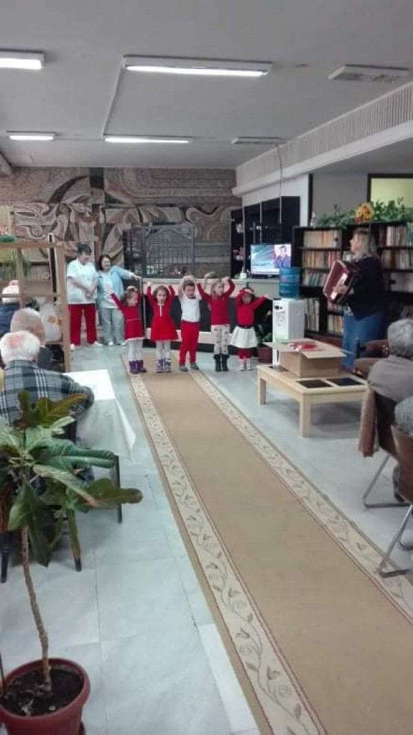 Деца ще зарадват потребителите на социалния патронаж с мартенички