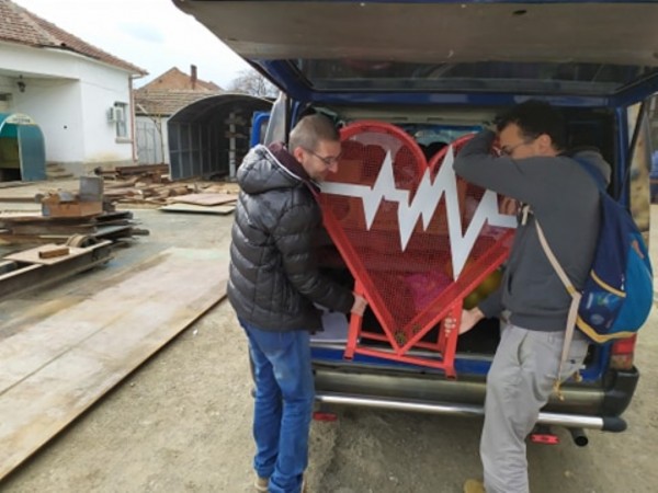 Поставиха второ сърце за кампанията “Капачки за Kазанлък“