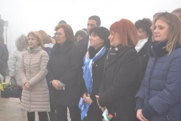 Казанлък се поклони на героите на Шипка